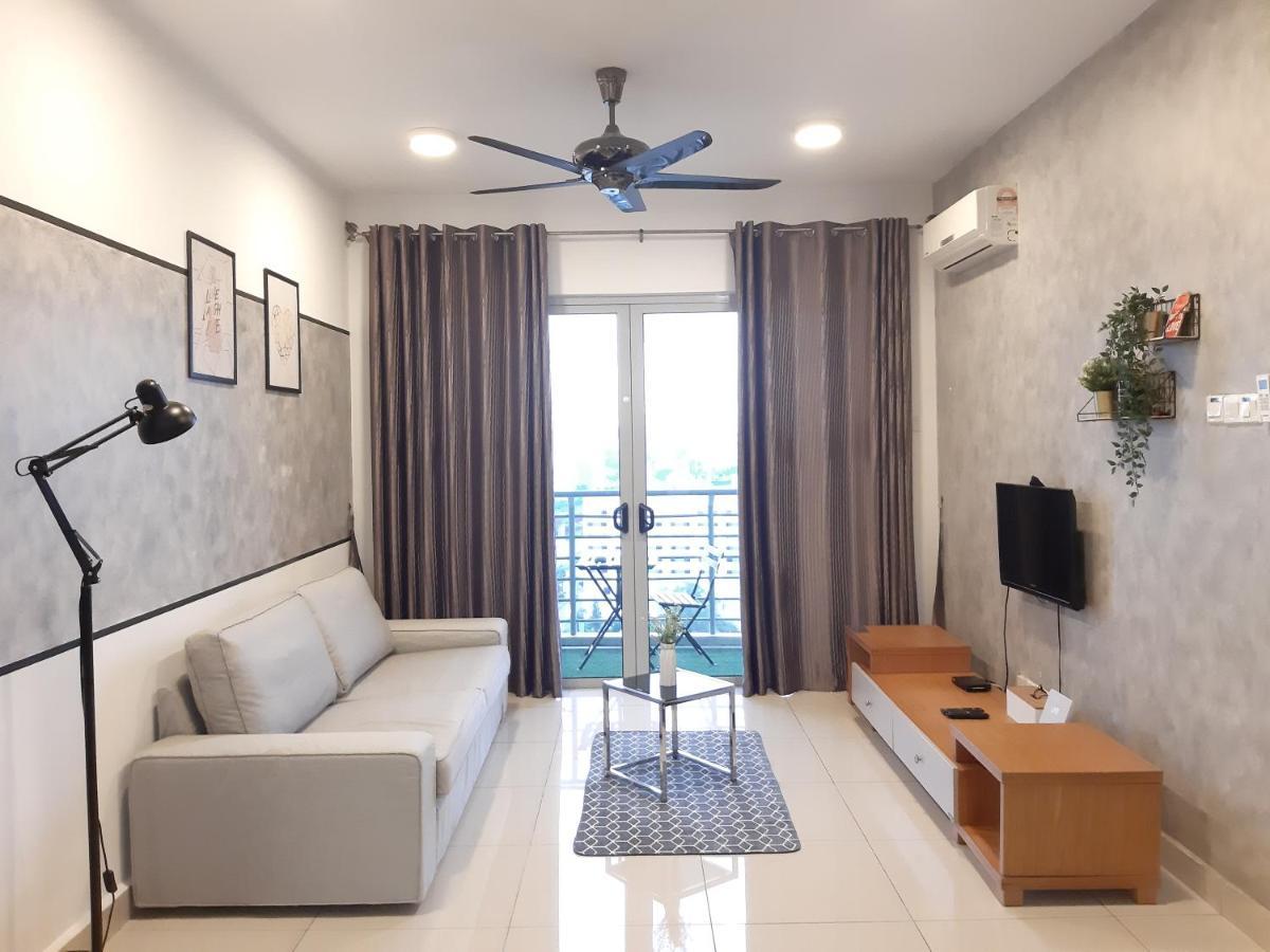 Residensi Flora Apartment Seri Kembangan Exterior photo