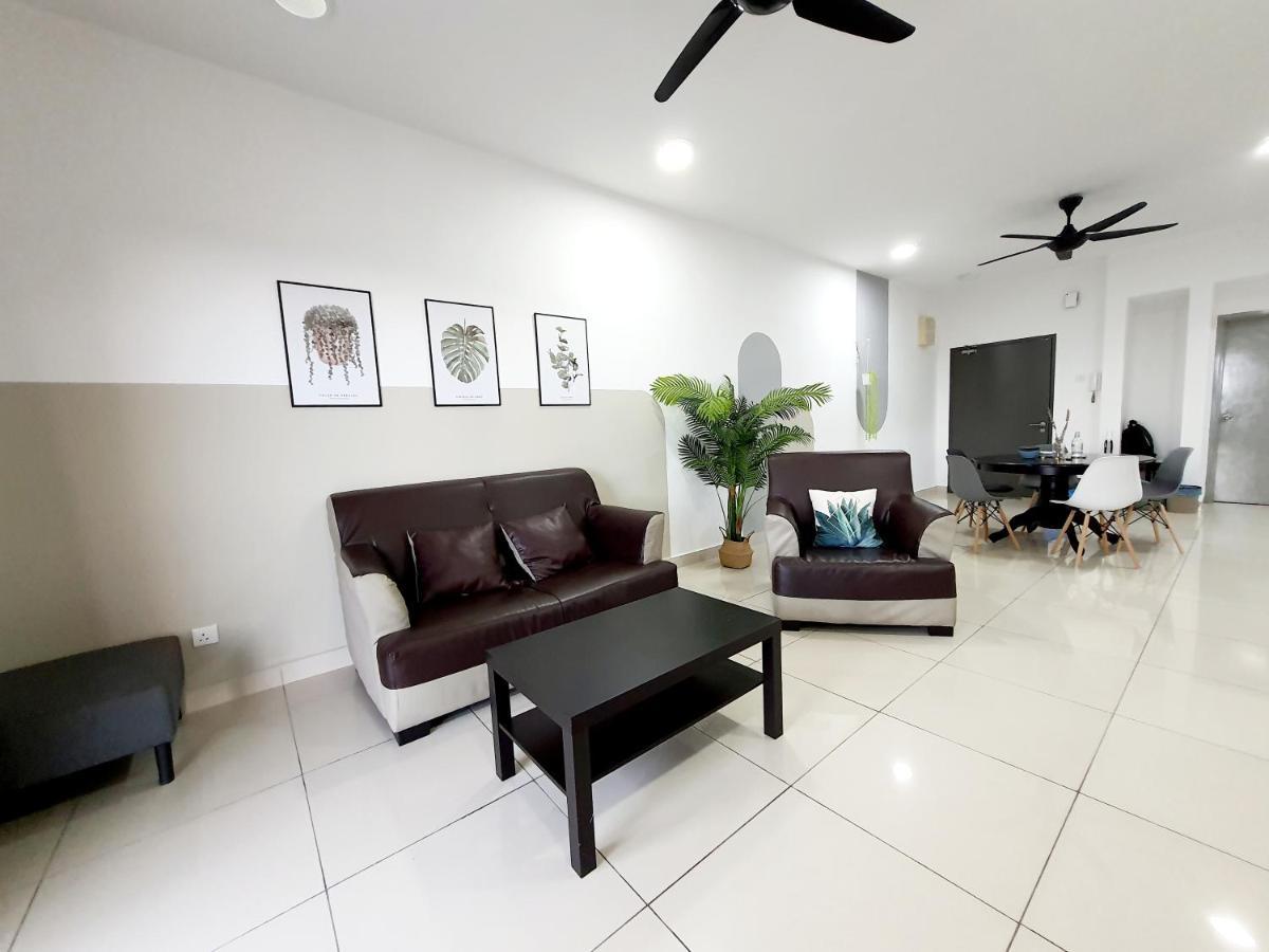 Residensi Flora Apartment Seri Kembangan Exterior photo