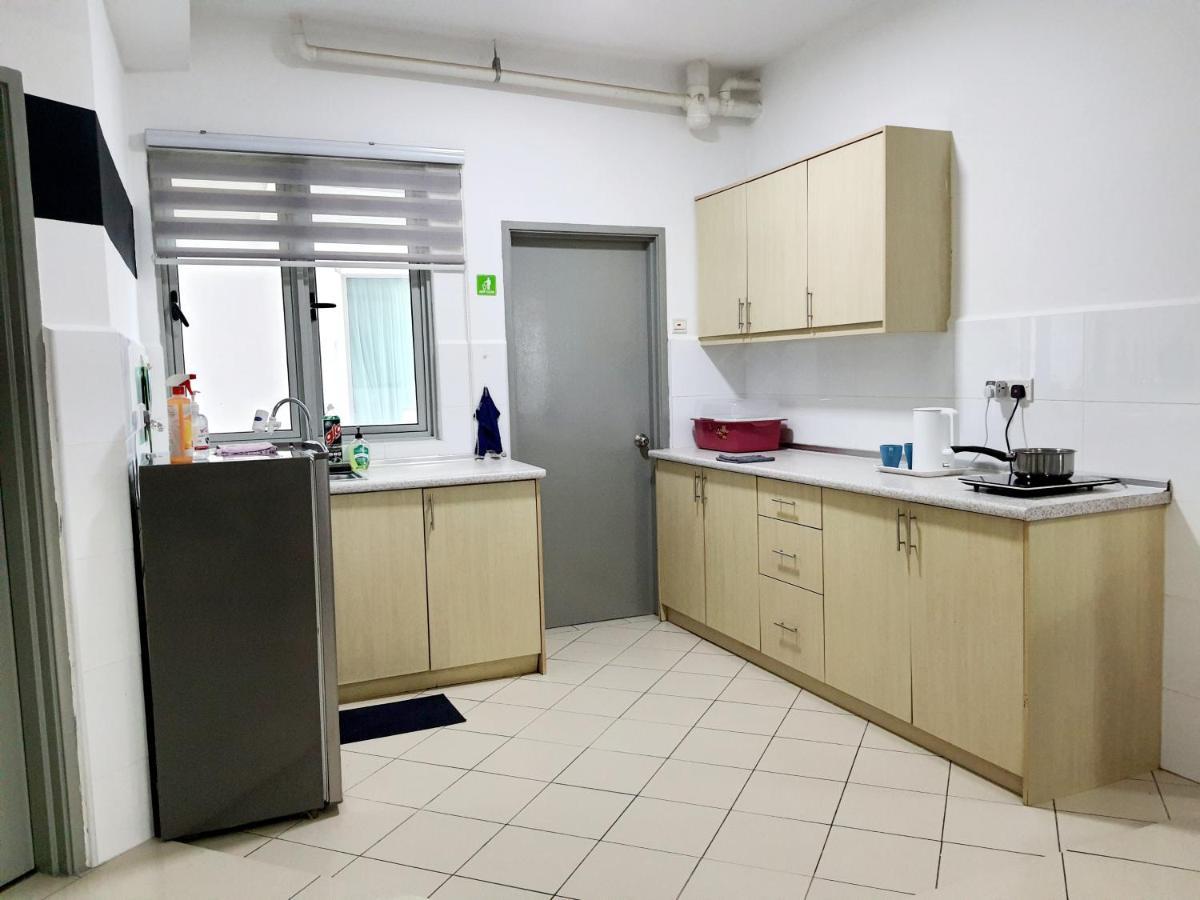 Residensi Flora Apartment Seri Kembangan Exterior photo