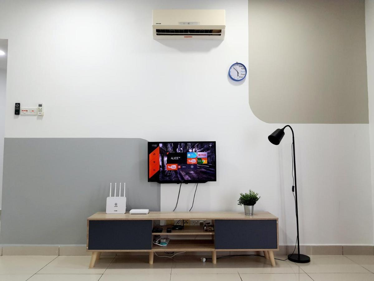 Residensi Flora Apartment Seri Kembangan Exterior photo