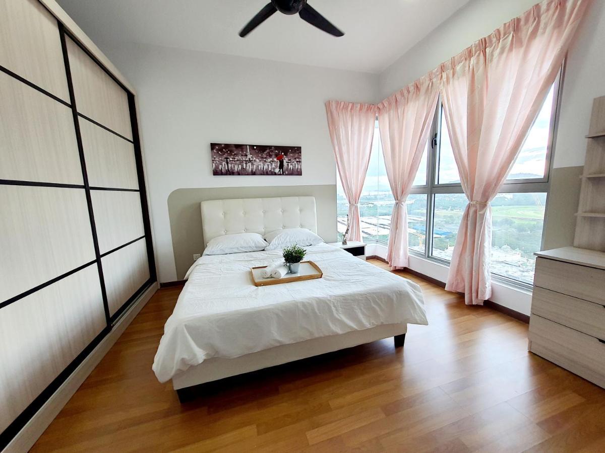 Residensi Flora Apartment Seri Kembangan Exterior photo