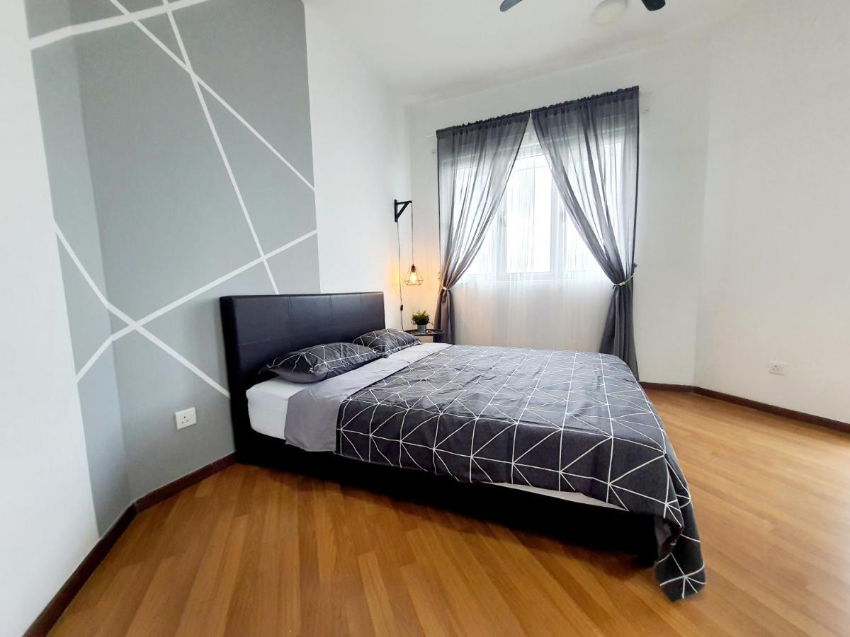 Residensi Flora Apartment Seri Kembangan Exterior photo