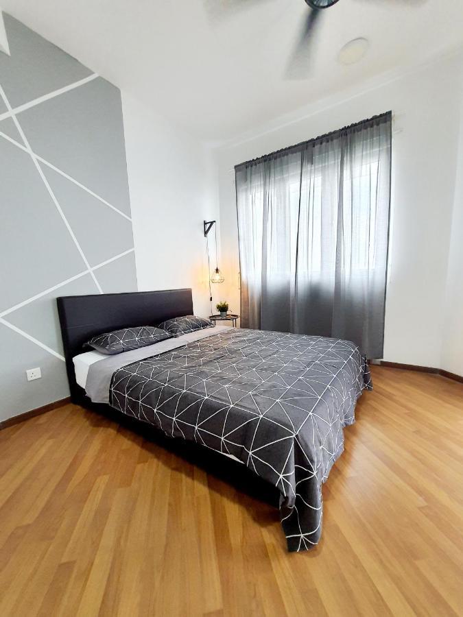 Residensi Flora Apartment Seri Kembangan Exterior photo