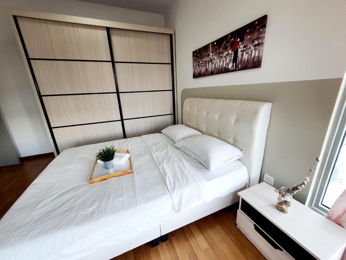 Residensi Flora Apartment Seri Kembangan Exterior photo
