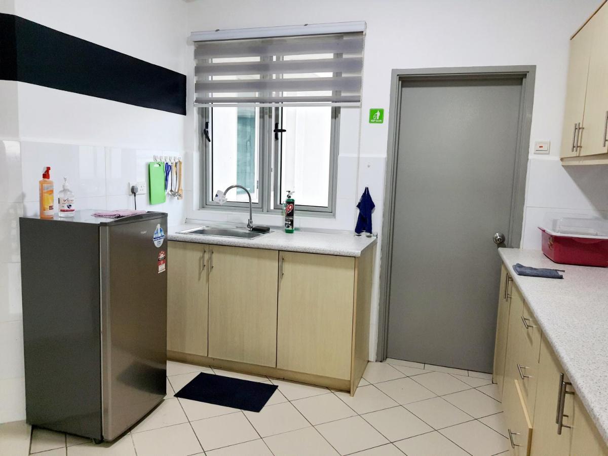 Residensi Flora Apartment Seri Kembangan Exterior photo