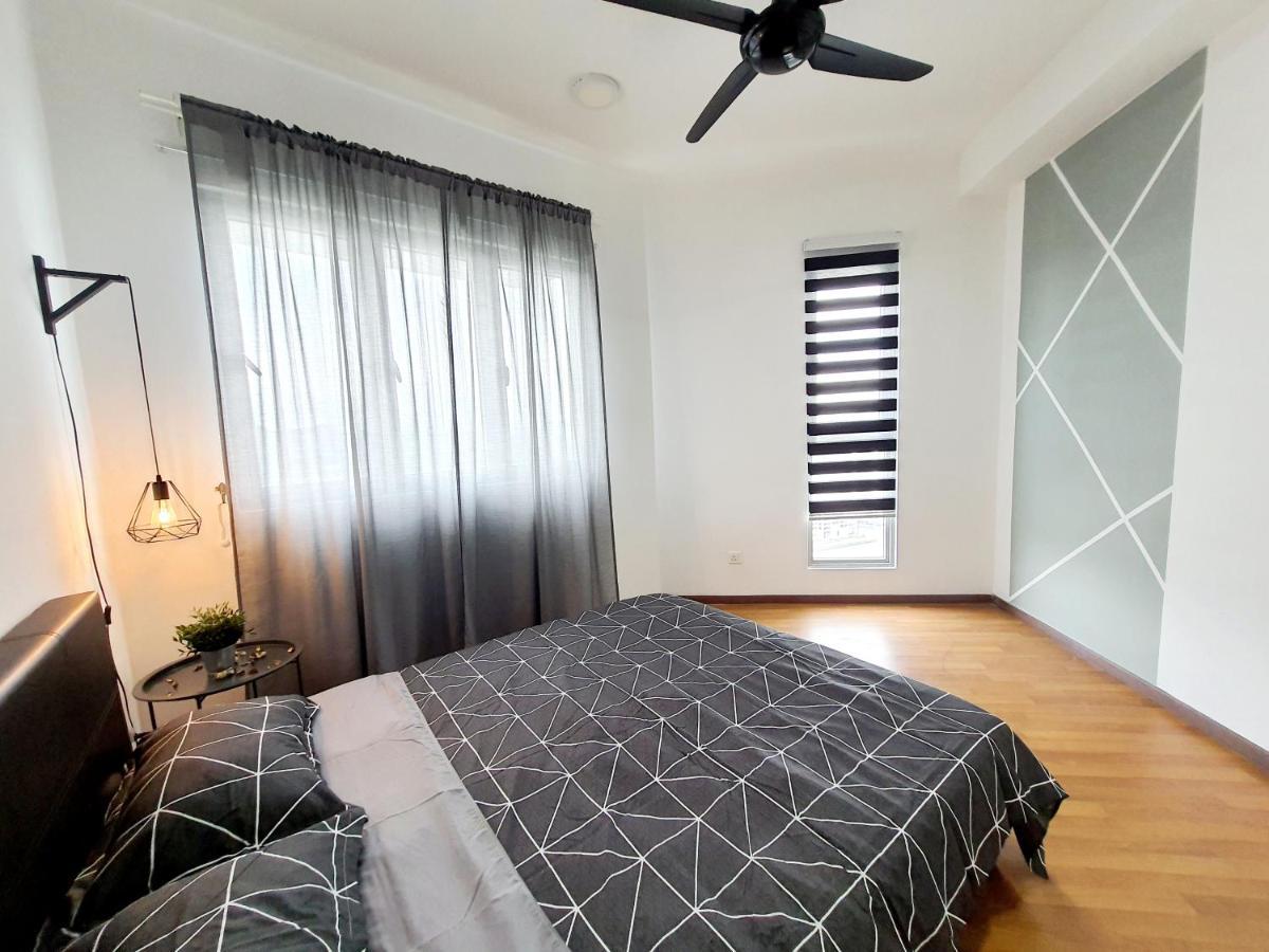 Residensi Flora Apartment Seri Kembangan Exterior photo
