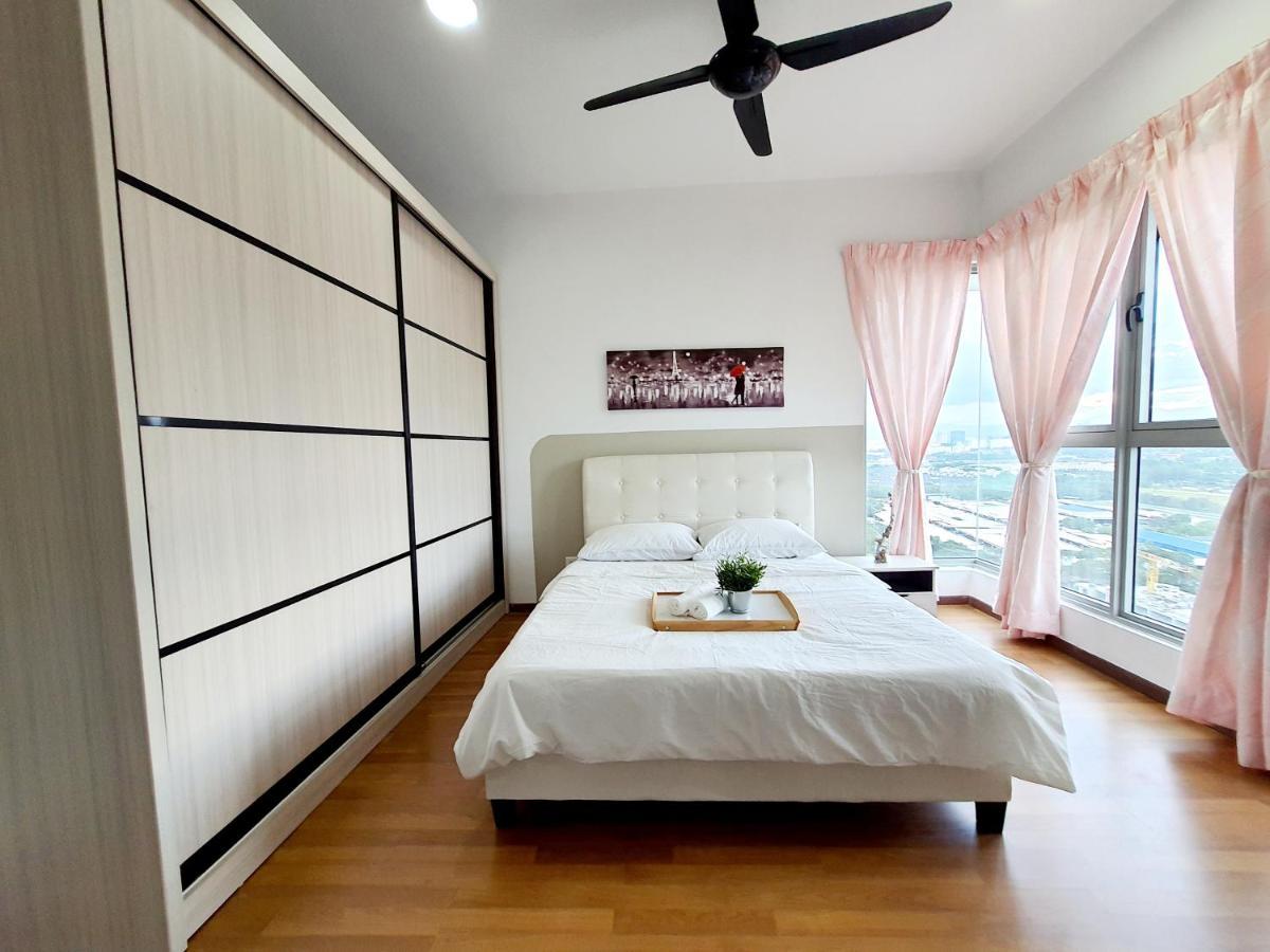 Residensi Flora Apartment Seri Kembangan Exterior photo