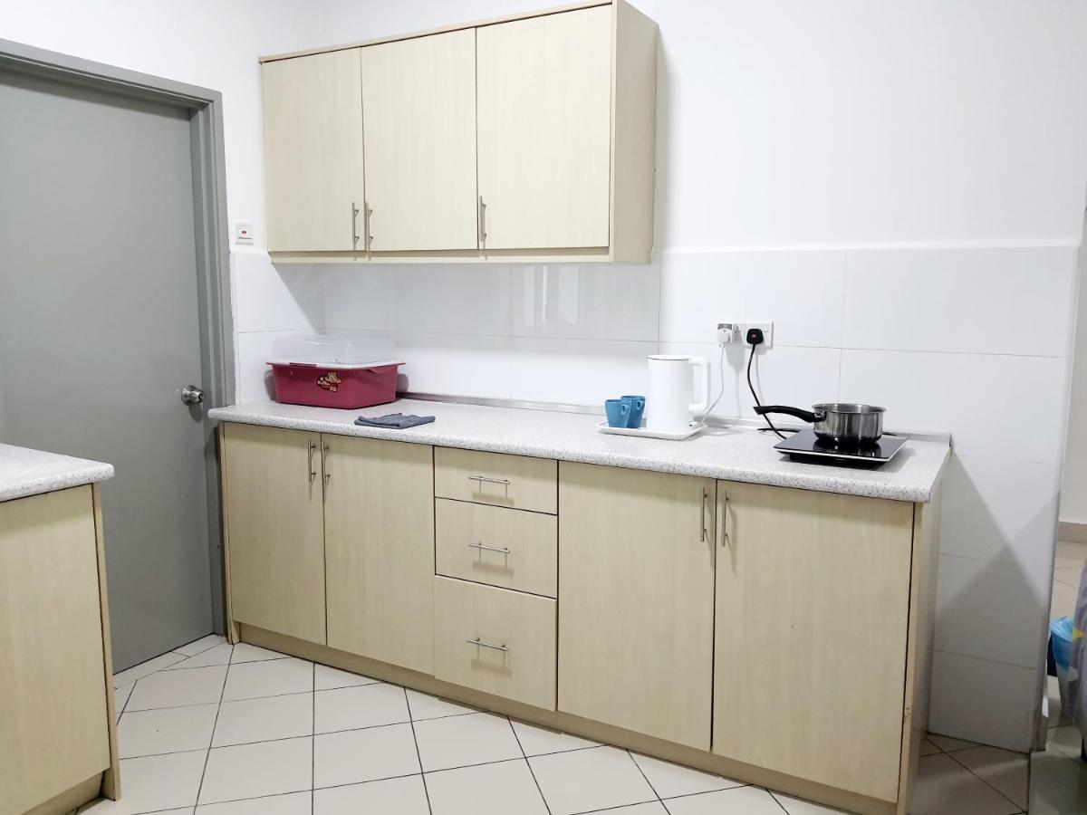 Residensi Flora Apartment Seri Kembangan Exterior photo