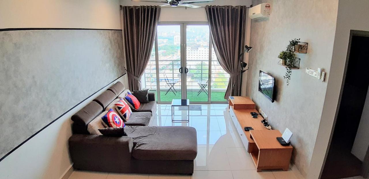Residensi Flora Apartment Seri Kembangan Exterior photo